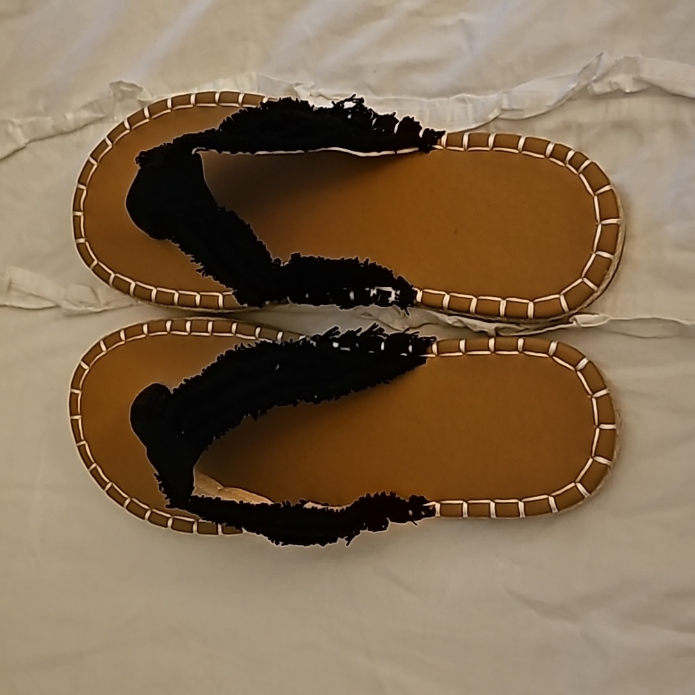 Sandals Womens UE 39 US 8. Bohemian distressed sandles. New, never been worn.